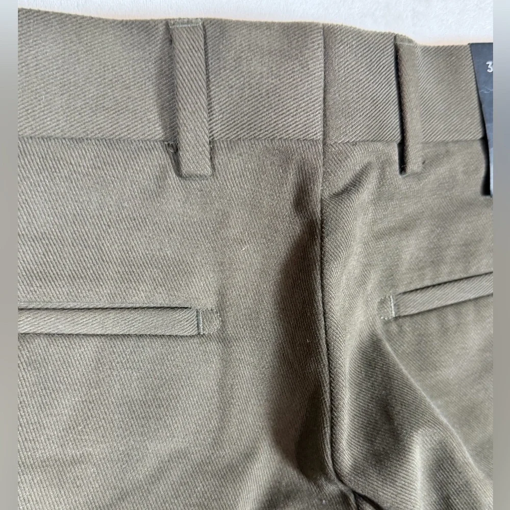 NWT Banana Republic 30W 32L Modern Fit Herringbone Cotton Khaki Chinos